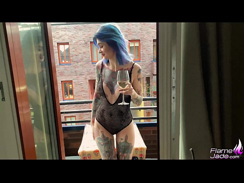 ❤️ Milzīga meitene sūc ar rīklīti un kaislīgi drāž zem klajas debess ❌ Porno pie mums